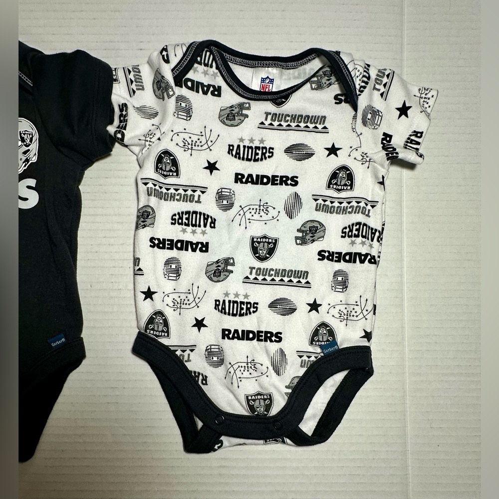 Gerber Las Vegas Raiders‎ Onesies  Babies 0-3M Black Silver White 2 Bodysuits - Picture 2 of 8